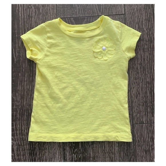 Carter’s 2T Yellow Tee come with matching colorful heart shorts - Picture 3 of 4